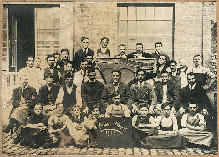 Equipe ouvriers Usine Pianos HANLET 1923